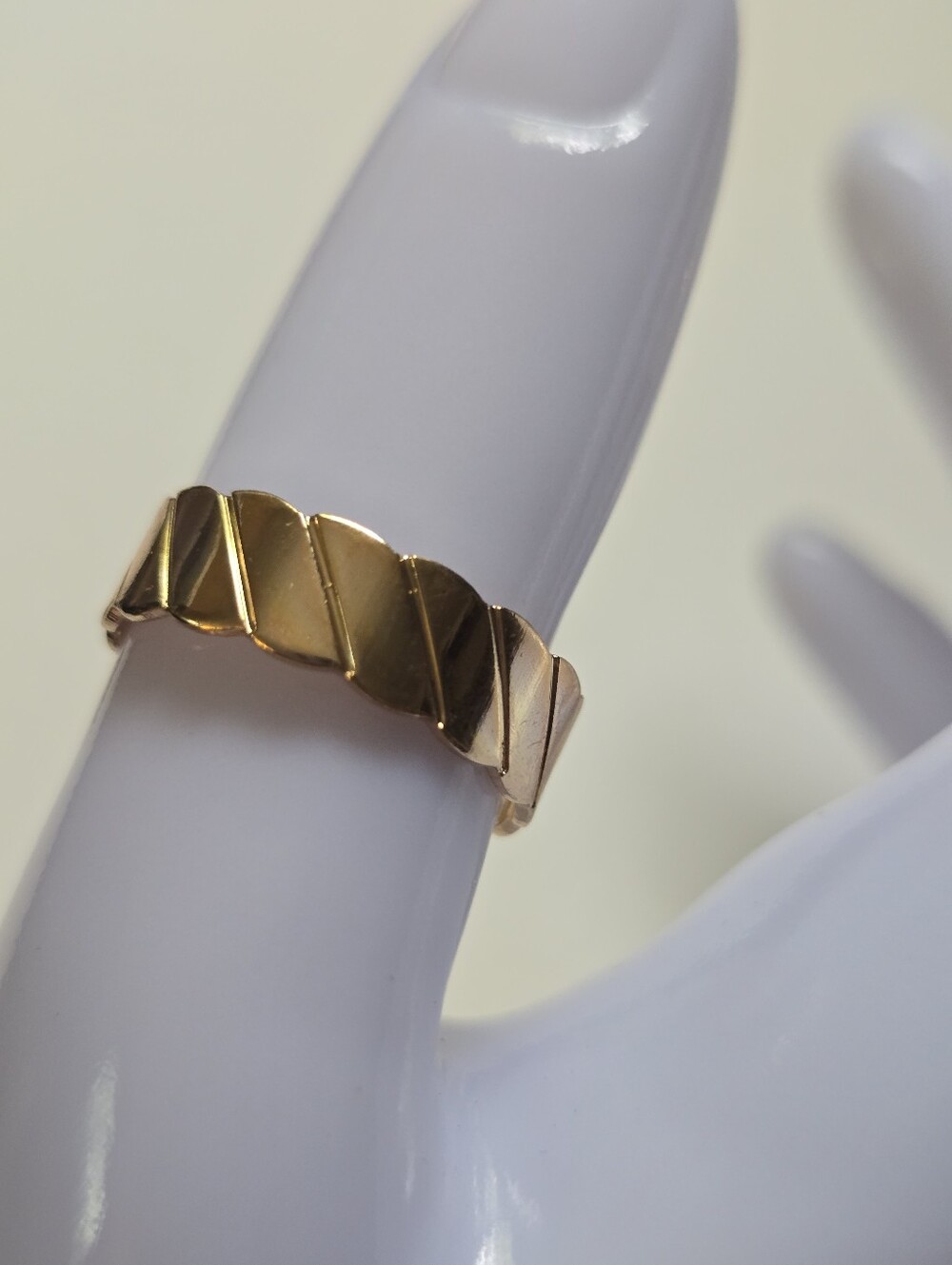 Gold Tone Textured Band Ring Size 8